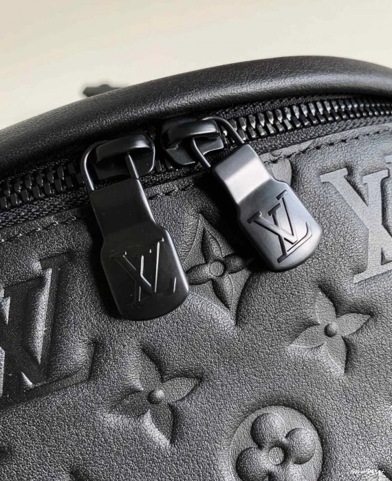 VUITTON BUMBAG LOUIS DISCOVERY 0823